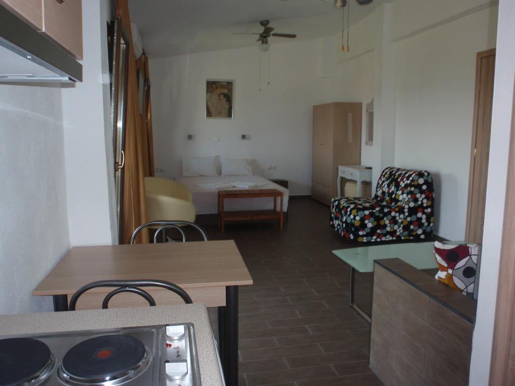 Petrouda'S Apartments Samothraki Bagian luar foto