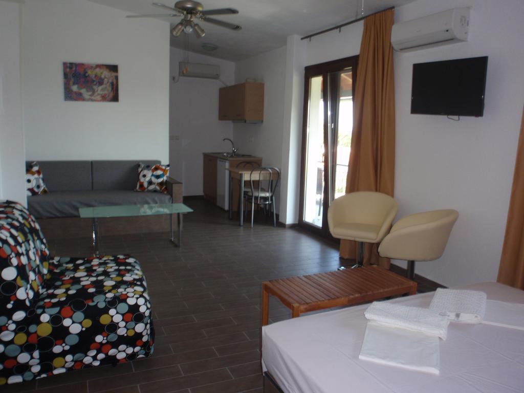 Petrouda'S Apartments Samothraki Bagian luar foto
