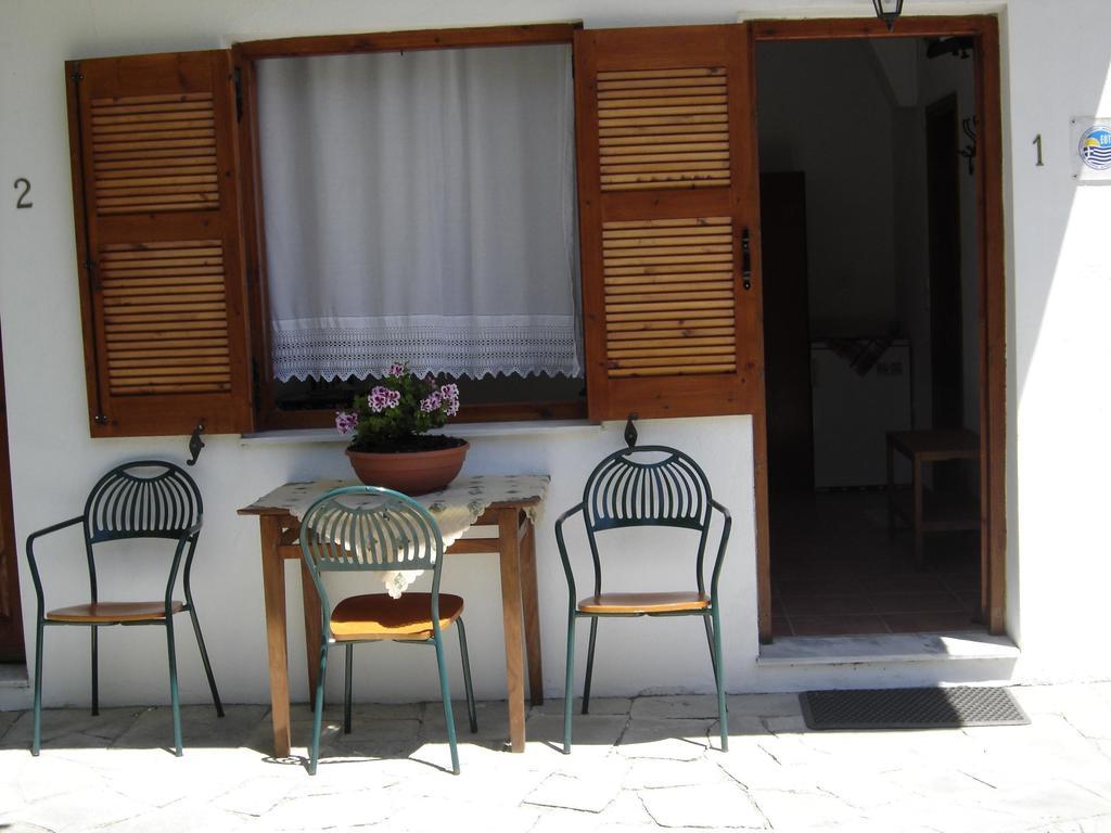 Petrouda'S Apartments Samothraki Bagian luar foto
